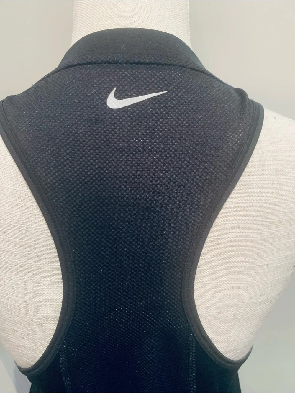 🔥SALE🔥NIKE🩷DRI-FIT MILLER WICK AWAY RUNNING TOP. EXCELLENT CONDITION! - Picture 5 of 9